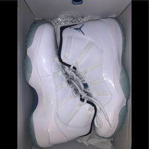 Air Jordan 11’s legend blue